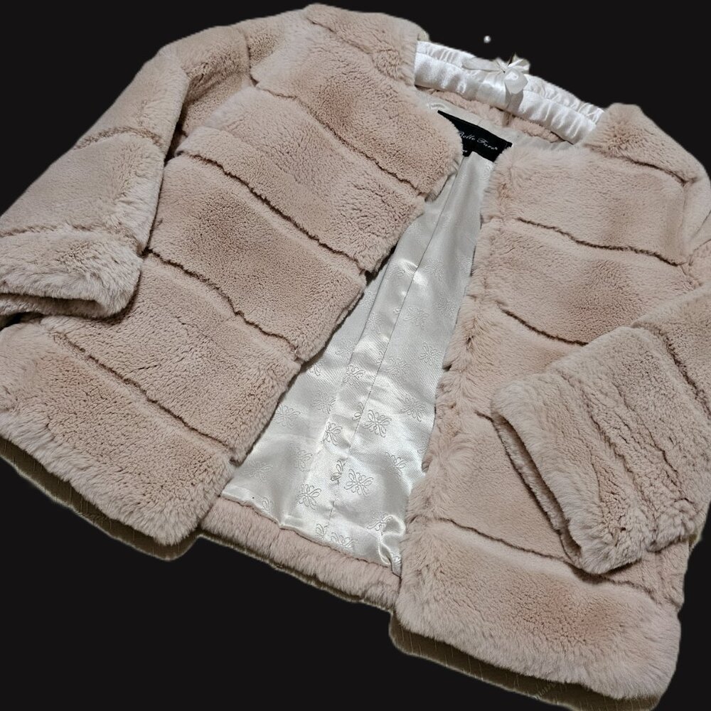 SUMPTUOUS GENUINE FUR JACKET FEATURING 3/4 SLEEVE W/ HIDDEN HOOK & EYE CLOSURES